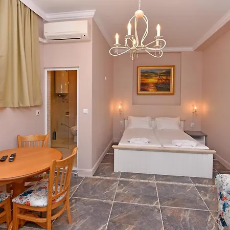 Sirena Palace Family