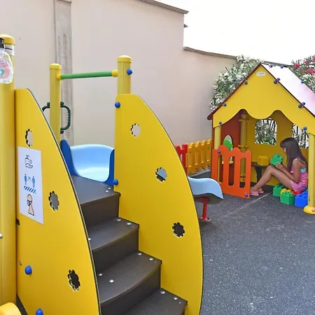 Sirena Palace Family