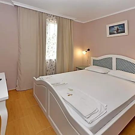 Хотел сирена палас Ceмеен 3*