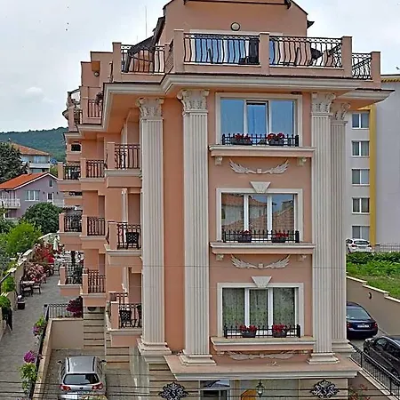 Sirena Palace Family