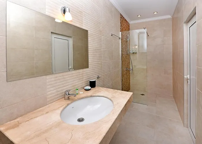 Sirena Palace Family