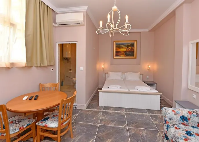 Sirena Palace Family