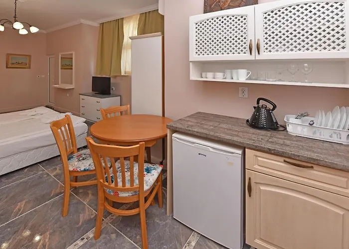 Sirena Palace Family