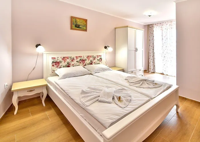 Sirena Palace Family